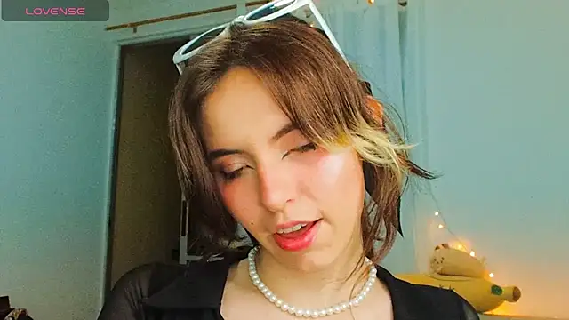 cherrybom969 online show from 28, 2, 2025