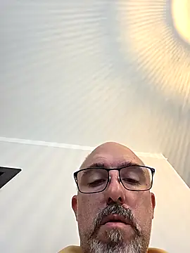 Snapshot of Crosss-23cm chatting on 4, 10, 2025 Crosss-23cm online show from 4, 10, 2025