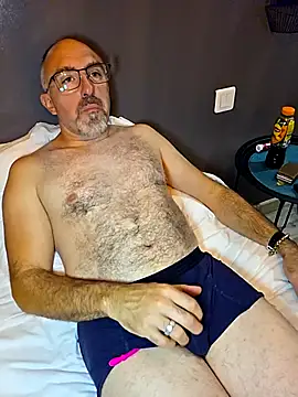 Snapshot of Crosss-23cm chatting on 12, 10, 2025 Crosss-23cm online show from 12, 10, 2025