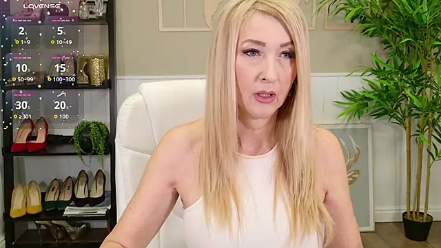 LadyLeea online show from 24, 11, 2025