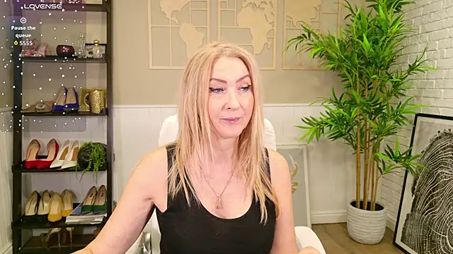 LadyLeea online show from 18, 12, 2025