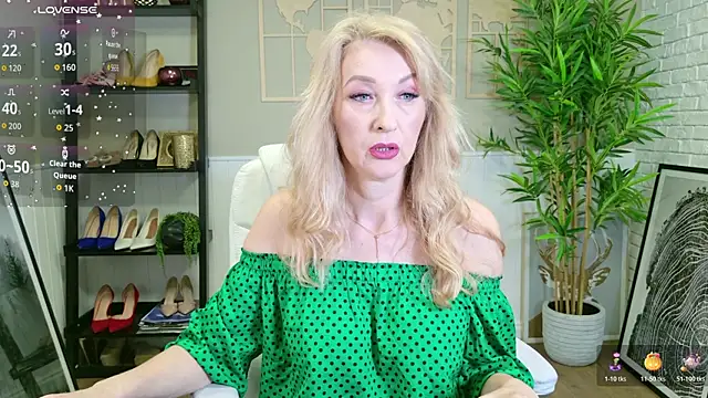 Snapshot of LadyLeea chatting on 4, 6, 2026 LadyLeea online show from 4, 6, 2026
