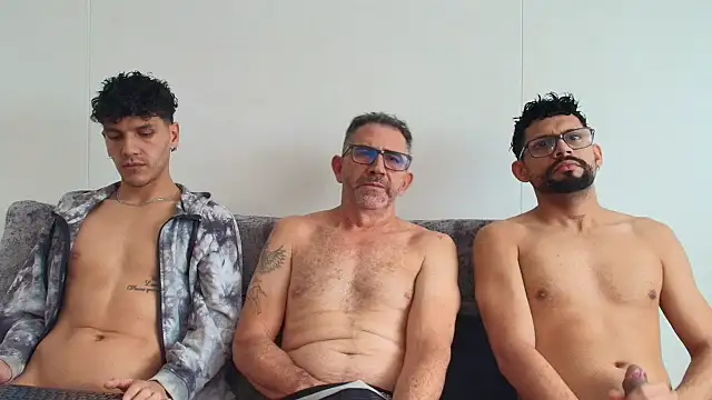 Snapshot of Benjamin_show chatting on 14, 12, 2025 Benjamin show online show from 14, 12, 2025