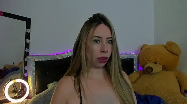 JanneKim online show from 4, 3, 2025