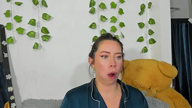 JanneKim online show from 1, 12, 2025