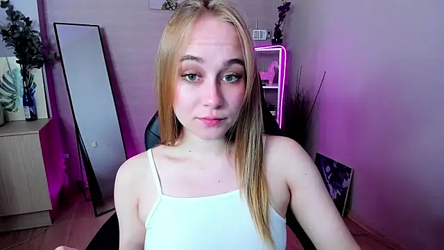 Snapshot of LianaBright chatting on 29, 4, 2026 LianaBright online show from 29, 4, 2026