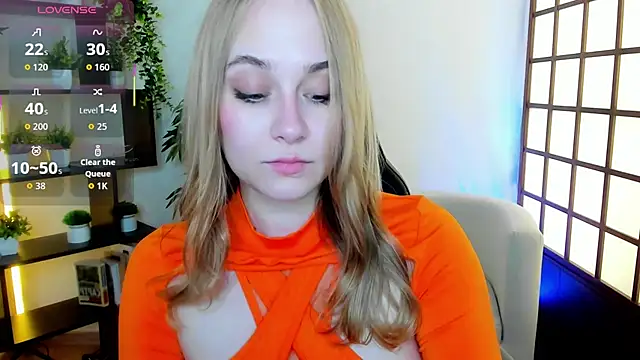 Snapshot of LianaBright chatting on 4, 6, 2026 LianaBright online show from 4, 6, 2026