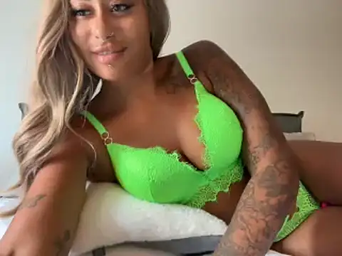 Snapshot of CoCo-Queen chatting on 6, 12, 2024 CoCo-Queen online show from 6, 12, 2024