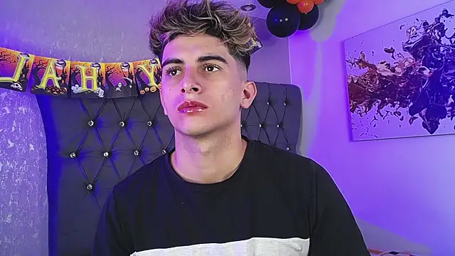 Snapshot of MrWilliseo chatting on 14, 10, 2025 MrWilliseo online show from 14, 10, 2025