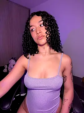 Crystal Dluna online show from 28, 10, 2025