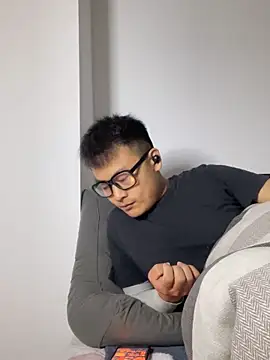 lixiaoshuai8 online show from 8, 3, 2025