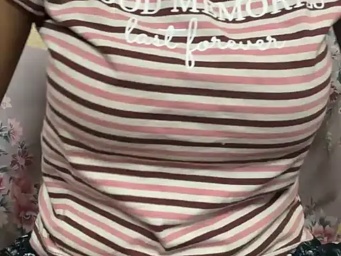 Snapshot of _FluffyHxney_ chatting on 4, 12, 2024 FluffyHxney online show from 4, 12, 2024