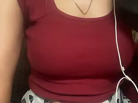 Snapshot of _FluffyHxney_ chatting on 6, 12, 2024 FluffyHxney online show from 6, 12, 2024