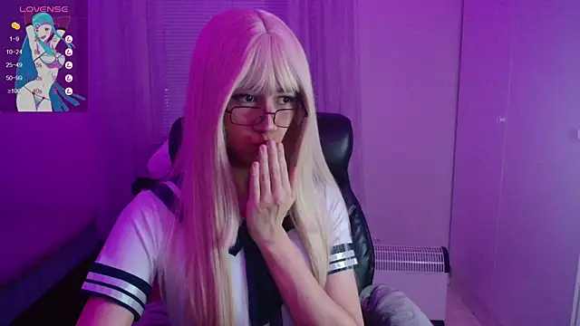 Snapshot of lewd_pillows chatting on 27, 12, 2024 lewd pillows online show from 27, 12, 2024