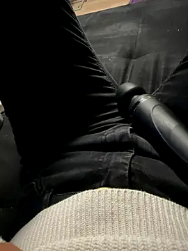 Snapshot of Ana-05 chatting on 12, 9, 2025 Ana-05 online show from 12, 9, 2025