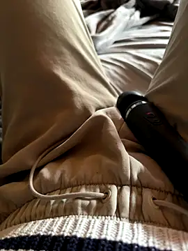 Snapshot of Ana-05 chatting on 12, 10, 2025 Ana-05 online show from 12, 10, 2025