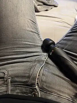 Snapshot of Ana-05 chatting on 16, 10, 2025 Ana-05 online show from 16, 10, 2025