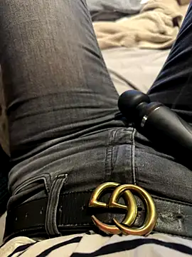 Snapshot of Ana-05 chatting on 28, 10, 2025 Ana-05 online show from 28, 10, 2025