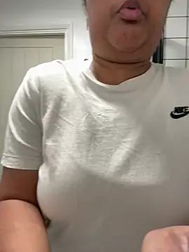 Snapshot of vanilla_chocolate23 chatting on 10, 1, 2026 vanilla chocolate23 online show from 10, 1, 2026