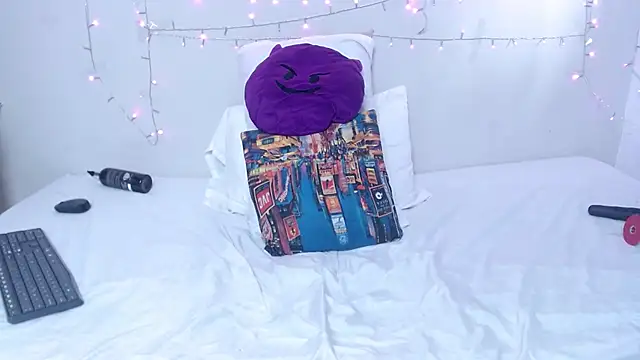 Nicol Love0 online show from 6, 3, 2025