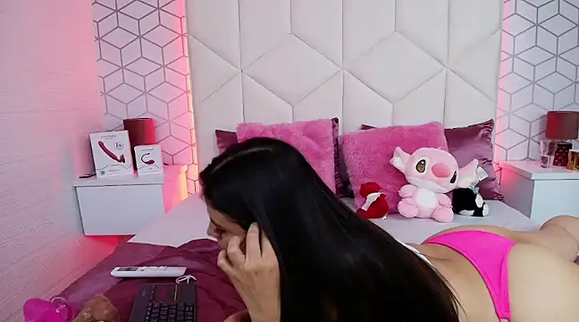 MadelineBeckert online show from 28, 2, 2025