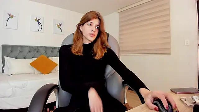 Nora Vennucci online show from 9, 9, 2025