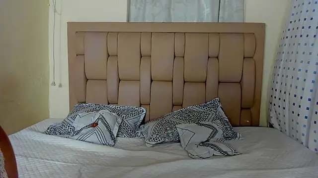 Snapshot of stepcouple_XXX chatting on 22, 2, 2026 stepcouple XXX online show from 22, 2, 2026