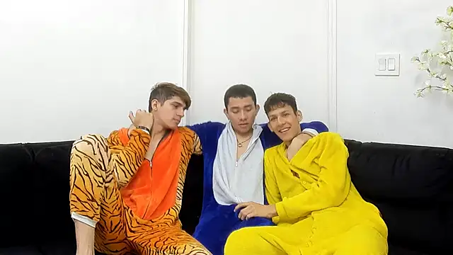 StrawwBoys online show from 2, 10, 2025