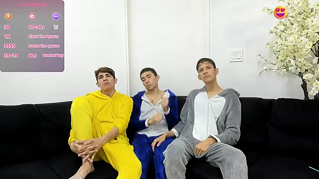 StrawwBoys online show from 7, 10, 2025