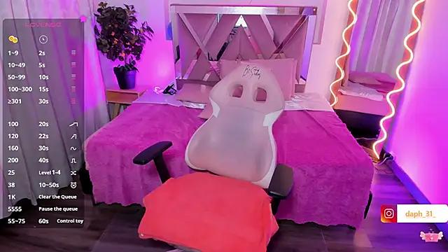 Daphnne tay online show from 5, 3, 2025