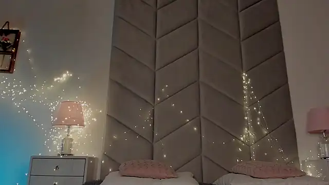 Snapshot of Jessie_Roy chatting on 5, 2, 2025 Jessie Roy online show from 5, 2, 2025