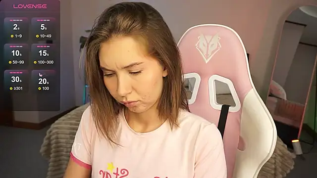 Snapshot of LinaSiren chatting on 15, 12, 2024 LinaSiren online show from 15, 12, 2024