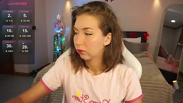 Snapshot of LinaSiren chatting on 27, 12, 2024 LinaSiren online show from 27, 12, 2024