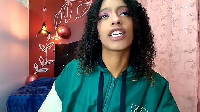 Zia Green online show from 1, 2, 2025