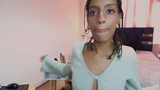 Zia Green online show from 4, 2, 2025