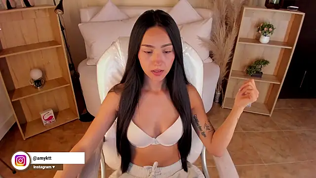 Amy Kiitty  online show from 19, 12, 2024