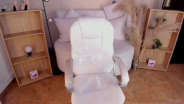 Amy Kiitty  online show from 26, 12, 2024