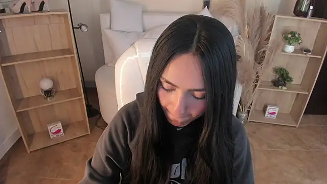 Amy Kiitty  online show from 2, 1, 2025