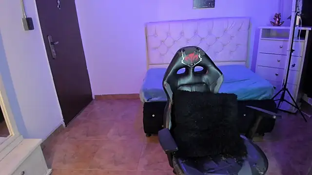 Amy Kiitty  online show from 12, 9, 2025