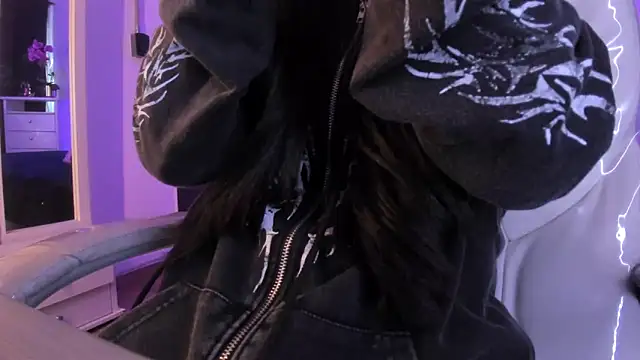 Amy Kiitty  online show from 19, 12, 2025