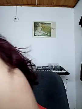 Emi chik online show from 3, 1, 2025