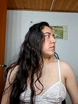 Emi chik online show from 28, 2, 2026