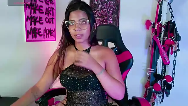 Snapshot of Megaan_Greey chatting on 25, 10, 2025 Megaan Greey online show from 25, 10, 2025