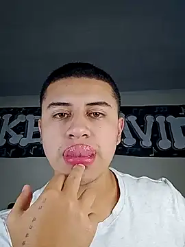 Snapshot of SexyBoy-Bigclit chatting on 5, 12, 2024 SexyBoy-Bigclit online show from 5, 12, 2024