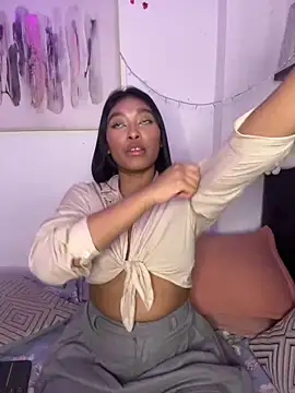 Isabella fasilier online show from 4, 3, 2025