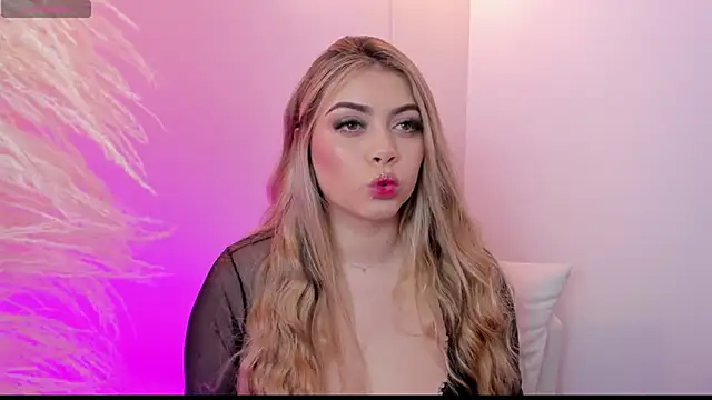 Snapshot of thaliafox_ chatting on 19, 2, 2025 thaliafox  online show from 19, 2, 2025