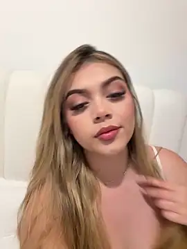 Snapshot of thaliafox_ chatting on 20, 3, 2025 thaliafox  online show from 20, 3, 2025