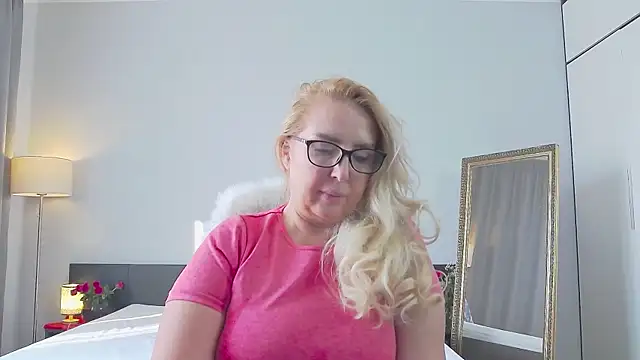 Snapshot of MariaRichi_ chatting on 9, 2, 2025 MariaRichi  online show from 9, 2, 2025