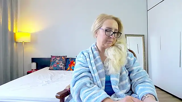 Snapshot of MariaRichi_ chatting on 7, 3, 2025 MariaRichi  online show from 7, 3, 2025