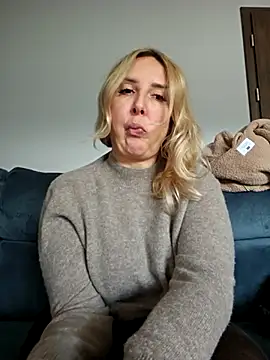 Snapshot of MariaRichi_ chatting on 27, 11, 2025 MariaRichi online show from 27, 11, 2025